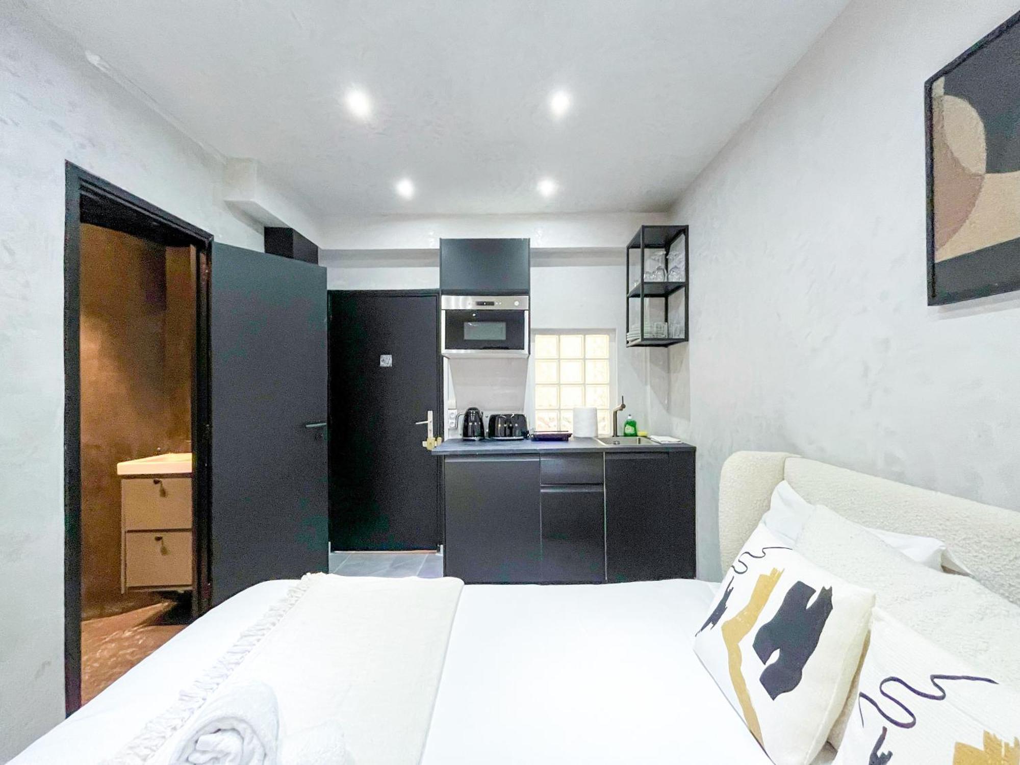 Apartment 11 - Champs-elysees