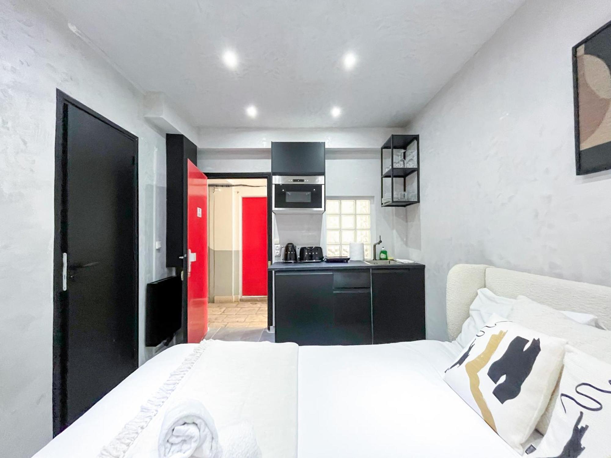 Apartment 11 - Champs-elysees