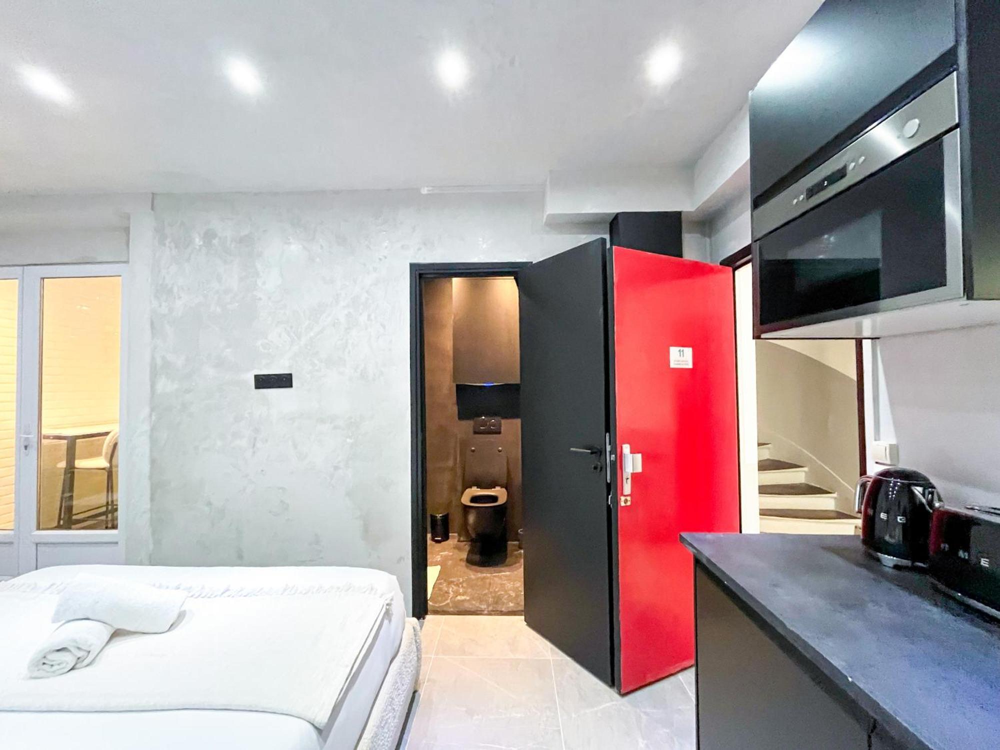11 - Champs-elysees Apartment *